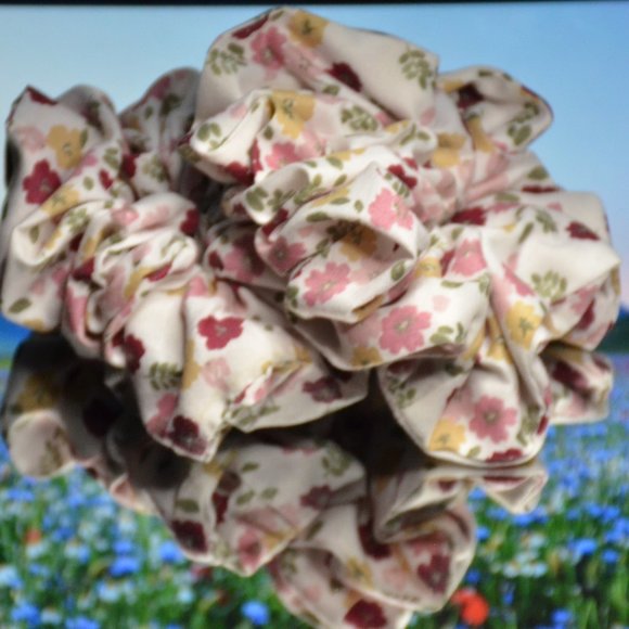 Spring Collection Scrunchies - Picture 4 of 12